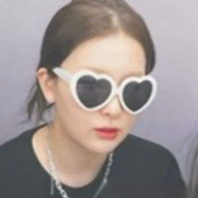 shuhuatonin's profile picture. red velvet now, red velvet forever. she/her 🏳️‍🌈