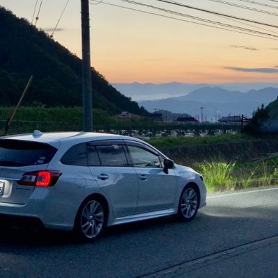 旅とポストロックが好きなギター機材オタクでドラマーなPAエンジニアです。   2.0GTレヴォーグとV35(300GT)スカイライン、AA01スーパーカブ に乗ってます。