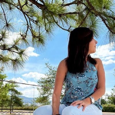 iill_1991's profile picture. ...Programadora, pésima en conversaciones, dependiente de la cafeína, LGBTQ+.                       ☕🏴