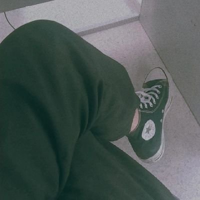 sestatrakarta's profile picture. jennis Lyra ทรงพระเจริญ ด้วยข้าว ด้วยแกงอ่อม ขอหมูทะ🙏🙏🙏