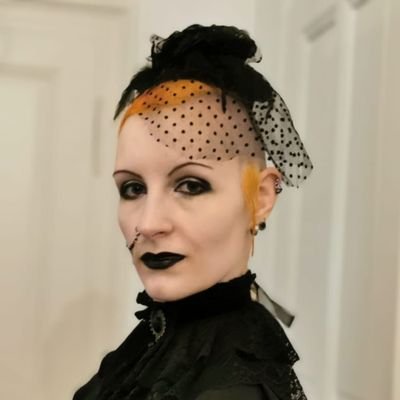 @fledermama@troet.cafe
zwischen internat. Familienleben, Bürojob und dem Rand der Verzweiflung, goth with experience, witch in training, sie/ihr
