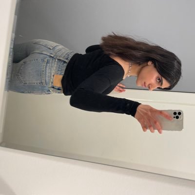 lazydasi's profile picture. if you know me, no you don’t.