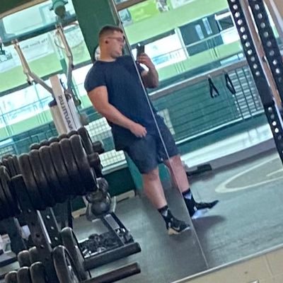Apex Streamer! Fat guy turned Fat Fit Guy! slightly above average and grinding to be better!