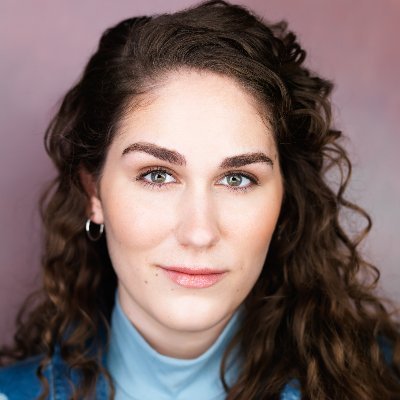 🎭 Actor/Singer/Accent-Doer/Store Brand Kathryn Hahn