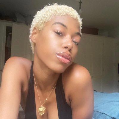 SharifaButterf1's profile picture. A whole butterfly 🦋