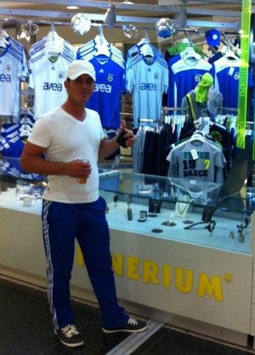 yakamoz09's profile picture. 