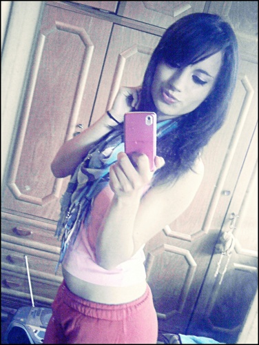 quem sou eu?
  
              αqueelα que vsê pαssα α viidα tentαndo ser e morre sαbendo que frαcαssou.

EU SOU MAIS EU ...