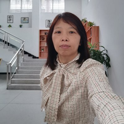 yans52787730's profile picture. middle school librarian