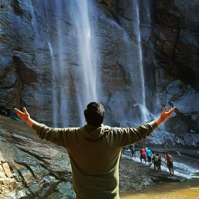 I tweet my thoughts, experiences and about things that interest me.