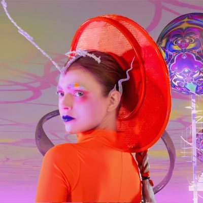 musician / composer / performance artist
╝neo-psych-avant-dream-space-art pop ╗ 
multiversal ups and downs with flute, voice, synths, vegetables and electronics