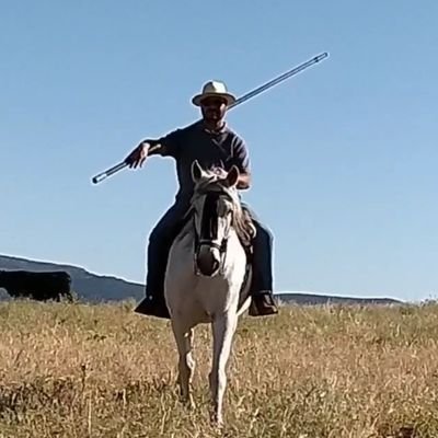 aficionado al TORO con mayúsculas!!
bombardino de AM santo Tomás de Villanueva, cofrade y carnavalero a partes iguales. amante del carpfishing