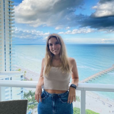 nadineperoni's profile picture. 