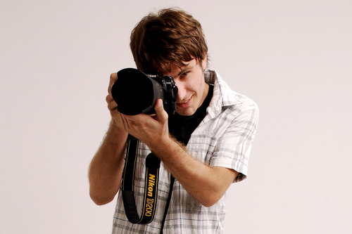 Jornalista, fotógrafo e futuro advogado.