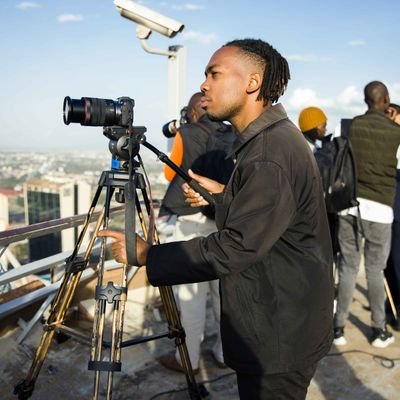 Rapper/Photographer based in Nairobi, Kenya🇰🇪
One click away👇