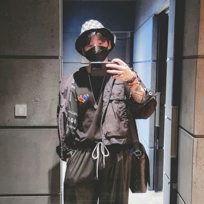 Ellaaaaaaaaaah's profile picture. is an ARMY that loves Bangtan (OT⁷) 
Leo♌ ⁷⟭⟬
🔍(♡˙︶˙♡)🔎🔍(◝´▽`◜)🔎 
-roundie is pretty! 💗