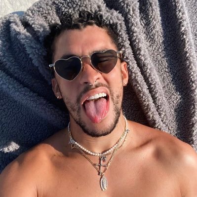 alexeder13's profile picture. 18+