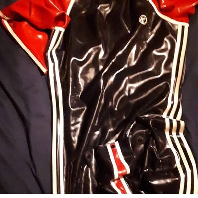 darrensewell6's profile picture. Hello.  I am a bit of a kinky rubber popper puppy  .. up for a chat any time who is into the same  may be find a popper master/trainer alone the way x 😍🥰