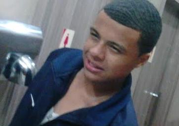 Sempre em busca dos meu objetivos, vivendo a vida da melhor maneira possivel. Mas sempre com humildade e alegria .