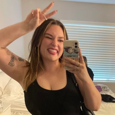 knzwlsn's profile picture. (she/her) big brain energy, small brain achievements