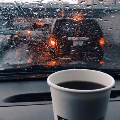 طالبه قانون و مصوره فوتغرافيه وسأكون كاتبه في يوم ما ،، متفائله وأحب ان ارى من حولي متفائل