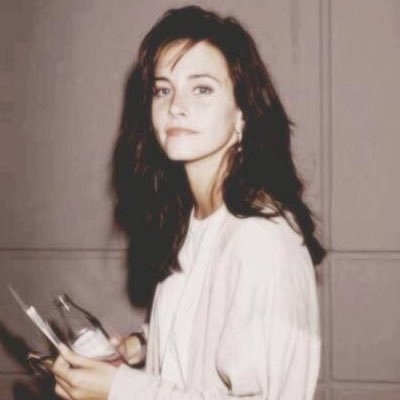 hoor85293462's profile picture. مَازَالَ هَمسُكَ بَالِغَ الاثَرِ•