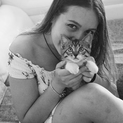 Instagram @rociii265