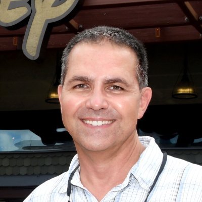 Founder https://t.co/QVh9UehUkL Casual Clothing Co. | Marketing and Branding Coach | BBQ Chef https://t.co/npeqf2rPR3