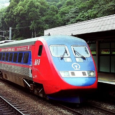 はじめまして。こんにちは。国内外の鉄道に毎年少しづつ出かけていました。最近は昔の写真が多めです。駅から近くか駅撮りがほとんどですが宜しくお願い致します。無言フォロー失礼致します。