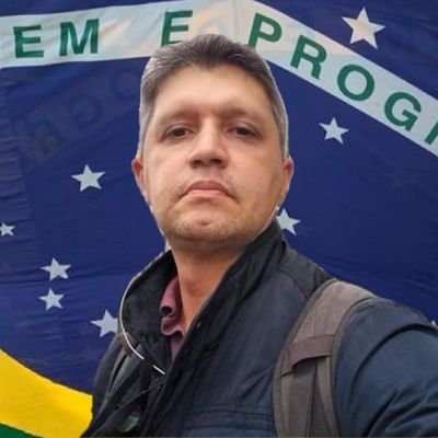 Pai, marido, cristão, conservador, autodidata, pensador, poliglota, leitor, cientista político em formação e algumas outras qualidades que a esquerda repudia.