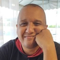 T.I., ironias, ansiedades, nerdices, coisinhas de Deus e inutilidades serão vistas nesse perfil.