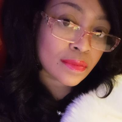 E. Hughes (Official Author page)さんのプロフィール画像