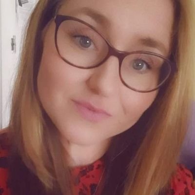 I am a happy and clumsy mum of 2. a geek who loves most music, films and people. and I know lots about useless crap no one ever wants to know x