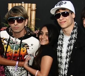 Eu não só penso em vocês, eu vivo por vocês @diegoThug & @LeoSchulzWOW . Criado dia: 03/09/11 ! Que seja eterno enquanto dure, e que dure para sempre ∞