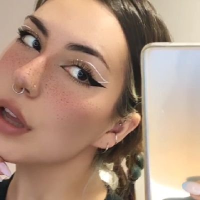 nyath_'s profile picture. una tía muy maja supongo