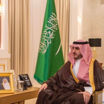 لا صار جوف الليل يوحش ظلامه وشلون (جوف القبر) لا صرت مقبور ؟ ما دام مال العبد منه سلامه !! يالله عسى الاعمال ( نورٍ على نور )