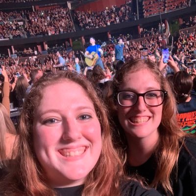 BlondInDisguise's profile picture. OG Jonas Fan since ‘06 ♥️ Team Jonas 🏆 / Chasin’ Happiness 🎊/ Rob’s Backstage Popcorn Ambassador 🍿