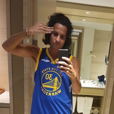 Contributor @hipeGALAXY || I'm on twitter to talk about the Warriors, Knicks and the NBA || My dog's name is Klay-Thompson Brady || #Dubnation