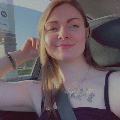 ellidelph's profile picture. planty mama streamer 🏕🎃🪴🌱🌻🌸🎮🖥⌨️