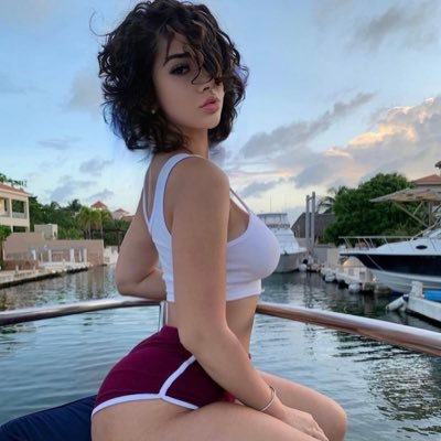 5’8/ busty Romanian, my OF is 😛😛😛