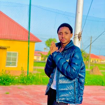 I'm mubee popularly know with profraccey...
Nigerian comedian 😂😅
Music producer 🥁🎶🎹
Artist 🎙️🎸🎬
Business influencer ♥️🌚🤓
#BrokeBoiz