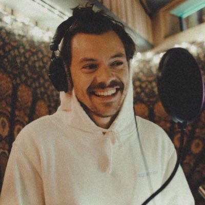 bluebirdaydream's profile picture. she/her