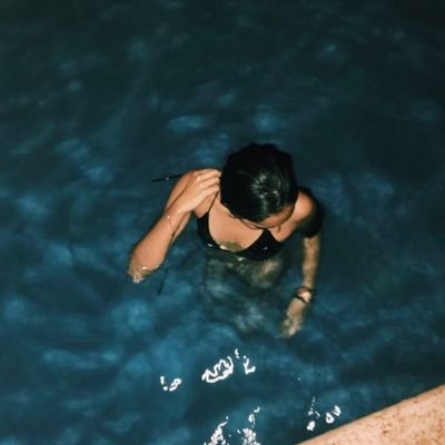 RegisAbz's profile picture. Why is life so difficult?