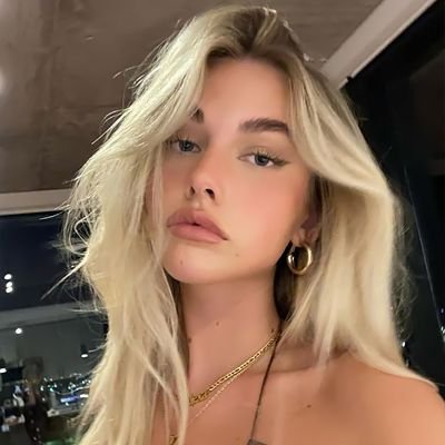 chloesyln Profile Picture