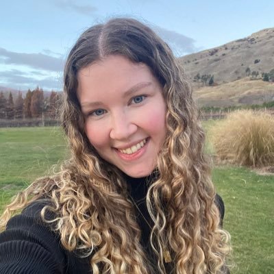 julia_k_m's profile picture. BA (Hons) @otago, semantics, pragmatics, metaphor, internet linguistics / crochet & sewing 🤍🧶🌷🦋✨ she/her