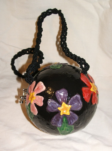 Blogger & gourd artist -  I am also a wife, sister, daughter, friend, gardener and most importantly I am a Christian.