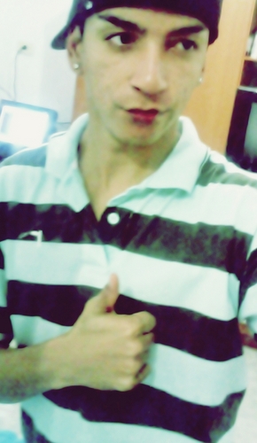 Na Moral, so um Cara sussegado gosto simplismente de curti a vida da melhor maneira,Humilde sempre e na Paz.Fexo !