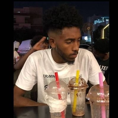 Osvm_warrvg's profile picture. شيل اي حاجه وخلي لينا حب الناس🍻.