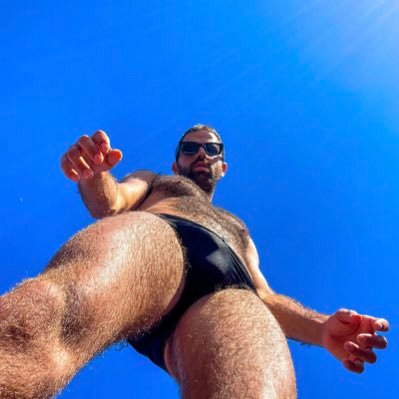 Hemos venido a jugar. Hairy men 🐻 more in @dp_1994BJ