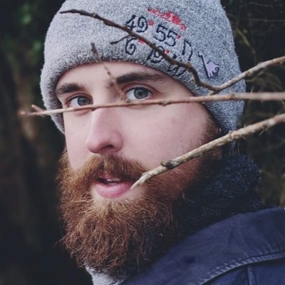 Foolish Actor, Clown, Performer, Idiot. 
Musician and Songwriter @uther_sons