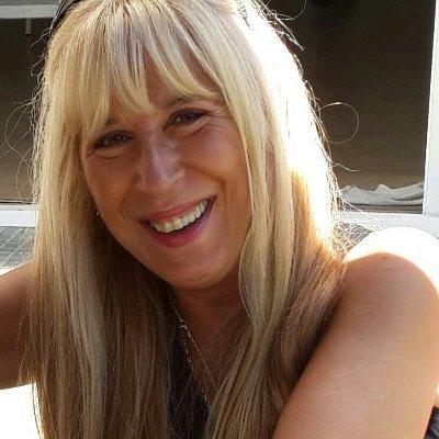 «Hay personas que nos alimentan solo con verlas, nos dan Energía. Y no necesitamos mas...»
Instagram https://t.co/8tcwCiXJZ3